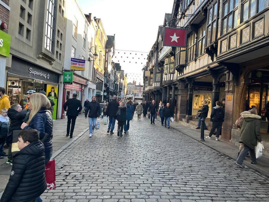Cathedral On The Rows - City Centre Chester Exterior photo